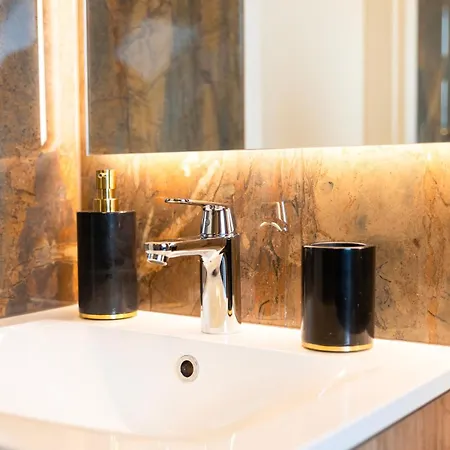 Exclusive Mit Tiefgarage In Naehe Messe-bmw-porsche-dhl-flughafen-flugzeugwerk Der Deutsche Aircraft Apartamento