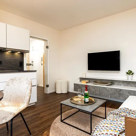 Exclusive Mit Tiefgarage In Naehe Messe-bmw-porsche-dhl-flughafen-flugzeugwerk Der Deutsche Aircraft Apartment *